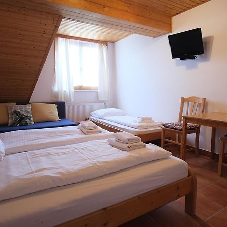 Hotel Kreta Kutna Hora Bagian luar foto