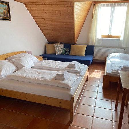 Hotel Kreta Kutna Hora Bagian luar foto