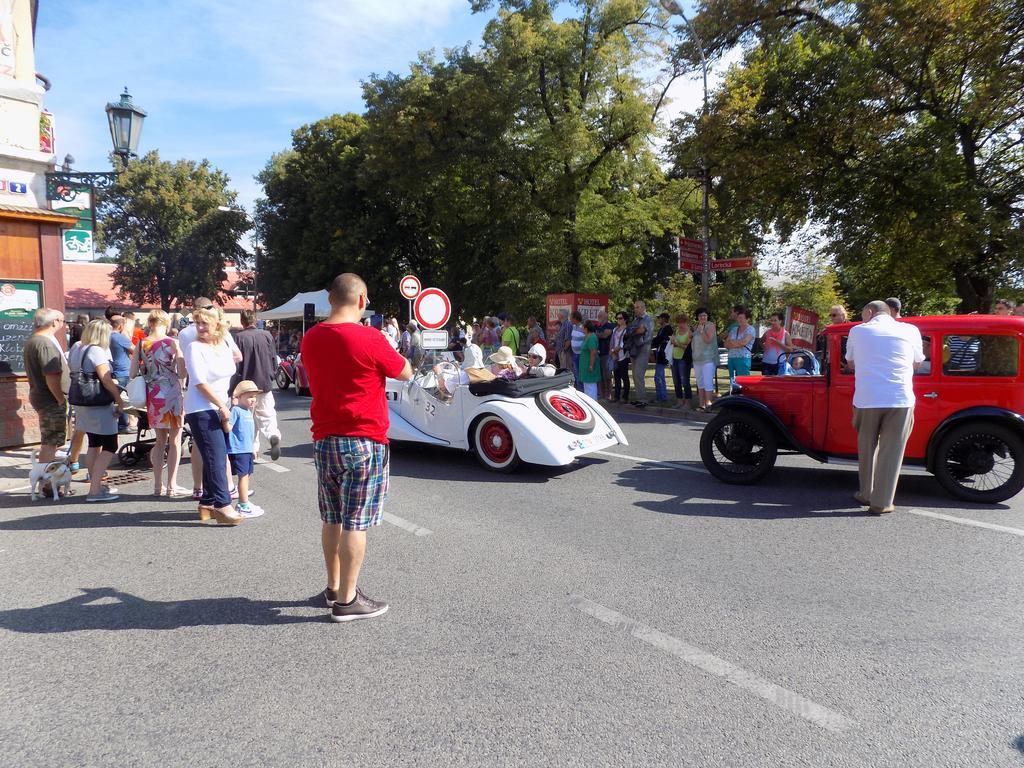 Hotel Kreta Kutna Hora Bagian luar foto